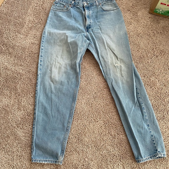 Men’s 560 Levi jeans - Picture 3 of 3